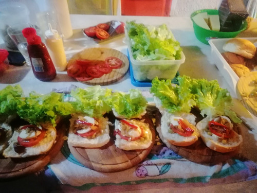 Pizzas A La Parrilla Servicio De Catering Calzones-chivitos