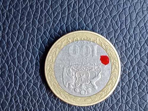Moneda De 100 Pesos Chilenos Con Falla De Impresión Año 2012 (Usado)