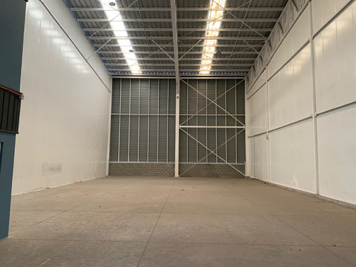 Arriendo Bodega De 464m2 En Colina