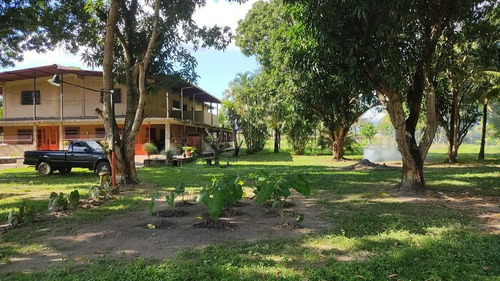 Hermosa Parcela En Venta, Con 2.7 Hectareas De Terreno, Que Cuenta Con Amplia Casa De Dos Pisos Que Cuenta Con 5 Cuartos, 2 Banos, Sala, Comedor Y Cocina, Amplios Corredores Techados