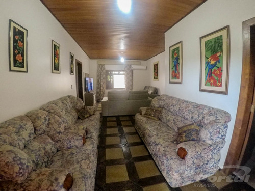 Salto Do Norte - Casa Residencial Com 4 Dorms. Sendo 1 Suíte Living 3 Ambientes Estar, Tv E Bar,lavabo, Varanda ,cozinha,lavanderia,e Despensa, Peças Amplas,construção Sólida, Excelente Estado De Co