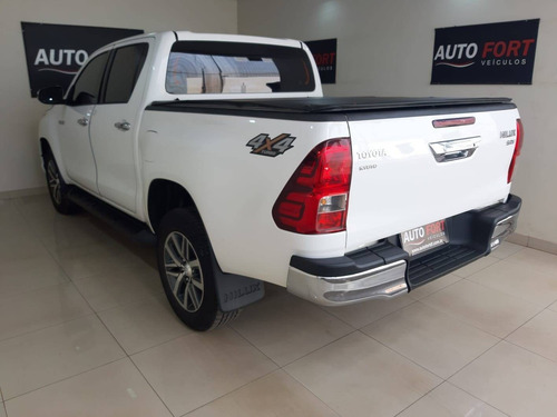 Imagem 4 de 10 de Toyota Hilux 2.8 Srv 4x4 Cd 16v Diesel 4p Automático