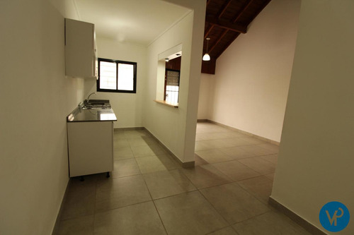 Casa En Venta Castelar Apto Crédito Bancario, Ph 3 Ambientes Con Departamento 2 Ambientes Al Fondo
