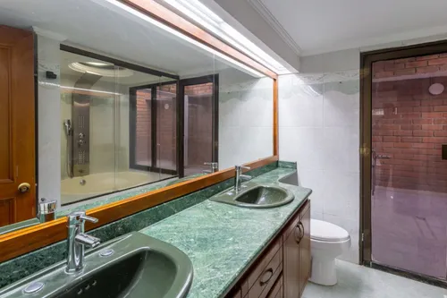 Apartamento En Venta En Conquistadores. Cod V21453