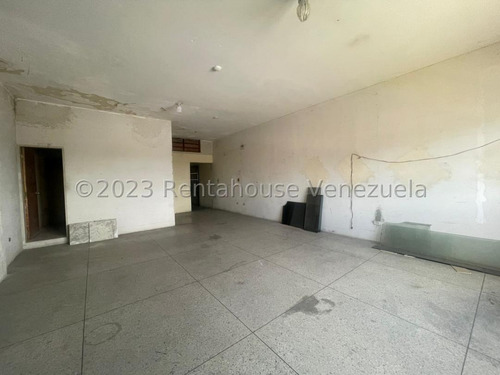 Local En Venta Inm Flor Amarillo Ubicado En Via Principal Con Alto Flujo De VehĂculos Y Muy Cercano A Conjunto Residencial. Cuenta Con Area De Despacho , Deposito , Mezzanina. Valencia 24-8210