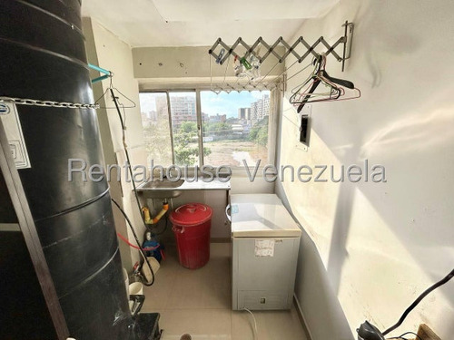 Daniela Linarez Vende Apartamentos Encantador En Exclusiva Urbanizacion Del Este De Barquisimeto En Piso Bajo Con 95m2 En Optimas Condiciones Con Facil Acceso A Comercios Importantes