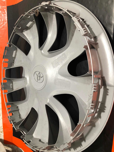 Tapón Polvera Toyota Hilux Rin 16 Núm De Parte 42602-0k070 (Usado)