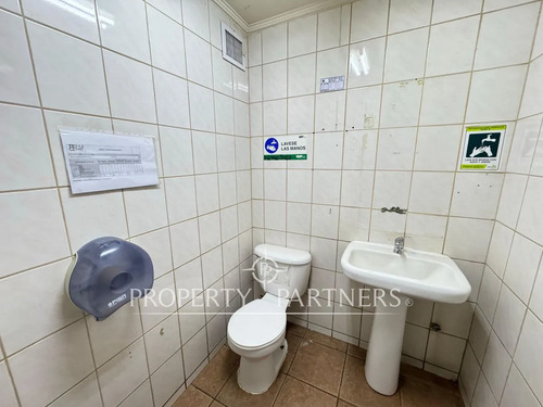 Se Arrienda  Edificio Comercial De 604,70 Mt Const...