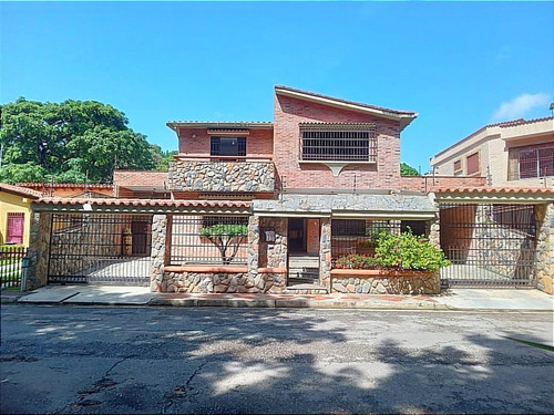 Casa De Dos Plantas Con Terreno Amplio 800m2 Sabana Larga Frente A Mediterranean