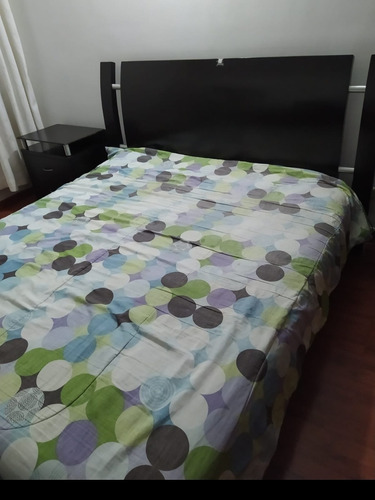 Cama Queen Y 2 Mesas De Noche 