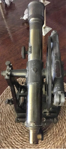 Imagen 4 de 5 de Teodolito Antiguo