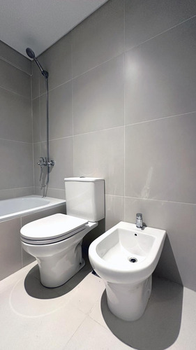 Departamento En Venta En San Telmo, A Estrenar, Luminoso Con Balcón Y Amenities.