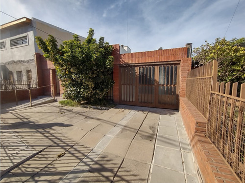 Imagen 2 de 19 de Venta Casa- Patio/3 Dorm.- Excelente Ubicación
