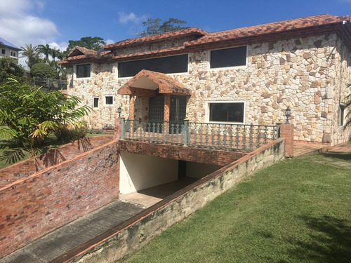 En Venta Espectacular Casa En Urb Privada San Diego De Los Altos In. Ma. Fda