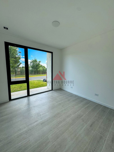 Casa En Venta En Santo Tomas, Pilar, G.b.a. Zona Norte