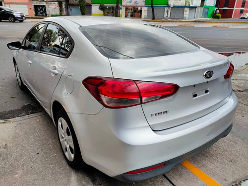 Imagen 4 de 15 de Kia Forte 2.0 Lx At 2018