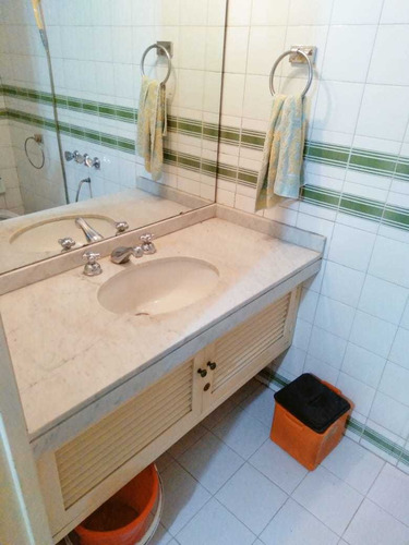 Imagen 10 de 14 de Tucuman Y Parana 126 M2. A Refaccionar. Apto Vivienda O Profesional