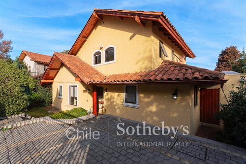 Casa En Venta De 5 Dorm. En Lo Barnechea