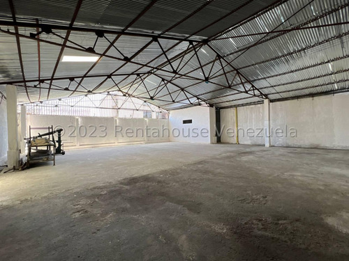 Galpón Comercial En Venta En Centro Barquisimeto Lara. Código 24-6659 Excelente Oportunidad Al Mejor Precio Negociable!!!. Comunicate Conmigo! Gracias. Pregunta Sin Compromiso Kv #