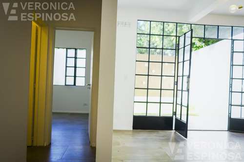 Casa En Venta De Cuatros Ambientes - Haedo Sur