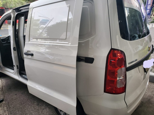 Imagen 5 de 10 de Chevrolet Tornado Van 2022