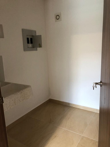 Imagen 14 de 30 de En Venta Casa En Zibata, Jardín, 3 Recamaras, Cuarto De Lava