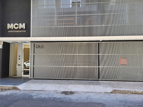 Alquiler Garajes Lugar Fijo, En Edificio A 1 Cuadra De 18 De Julio, Precio Especial