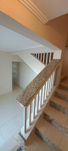 Casa 150m, 2 Quartos, 2 Banheiros, Cozinha, Lavanderia, Sala, Varanda, Terraço, 5+ Vagas