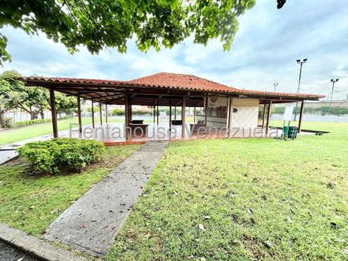 Maribel Morillo Asesor Inmobiliario De Rentahouse Vende Comoda Casa; Conjunto Privado Del Este De Barquissimeto; Posee 3 Hab. Y 2 Baños; Condominio Con Bellas Areas Comunes; Barquisimeto Lara