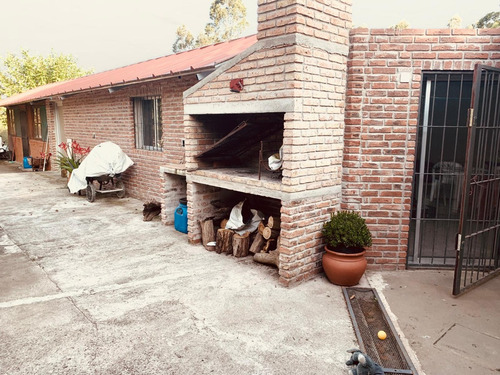 Vendo Muy Lindo Inmueble Con 2 Has, Muy Buena Casa De 150 M2 , Casa De Huésped, Barbacoa, Piscina Y Muchos Árboles. Acepta Banco!!!