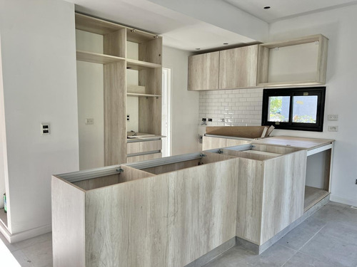 Imagen 11 de 30 de Moderna Casa A Estrenar Con Detalles De Categoria En Pilar Del Este, Barrio Santa Elena.
