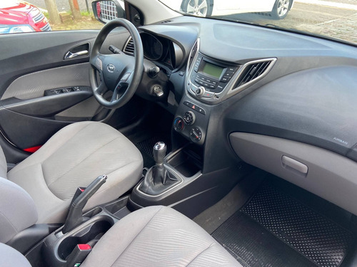 Imagem 3 de 9 de Hyundai Hb20s 1.6 Comfort Plus 16v Flex 4p Manual