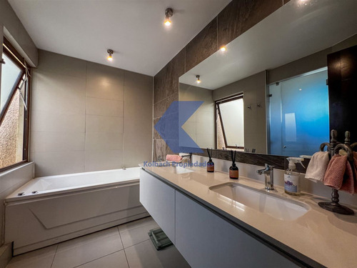 Casa En Arriendo De 4 Dorm Más Estar En Lo Barnechea