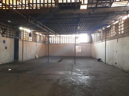 En Venta Local - Depósito Oficina De Vocación Comercial Y De Servicios Ubicado En El Centro De Valencia, Estado Carabobo