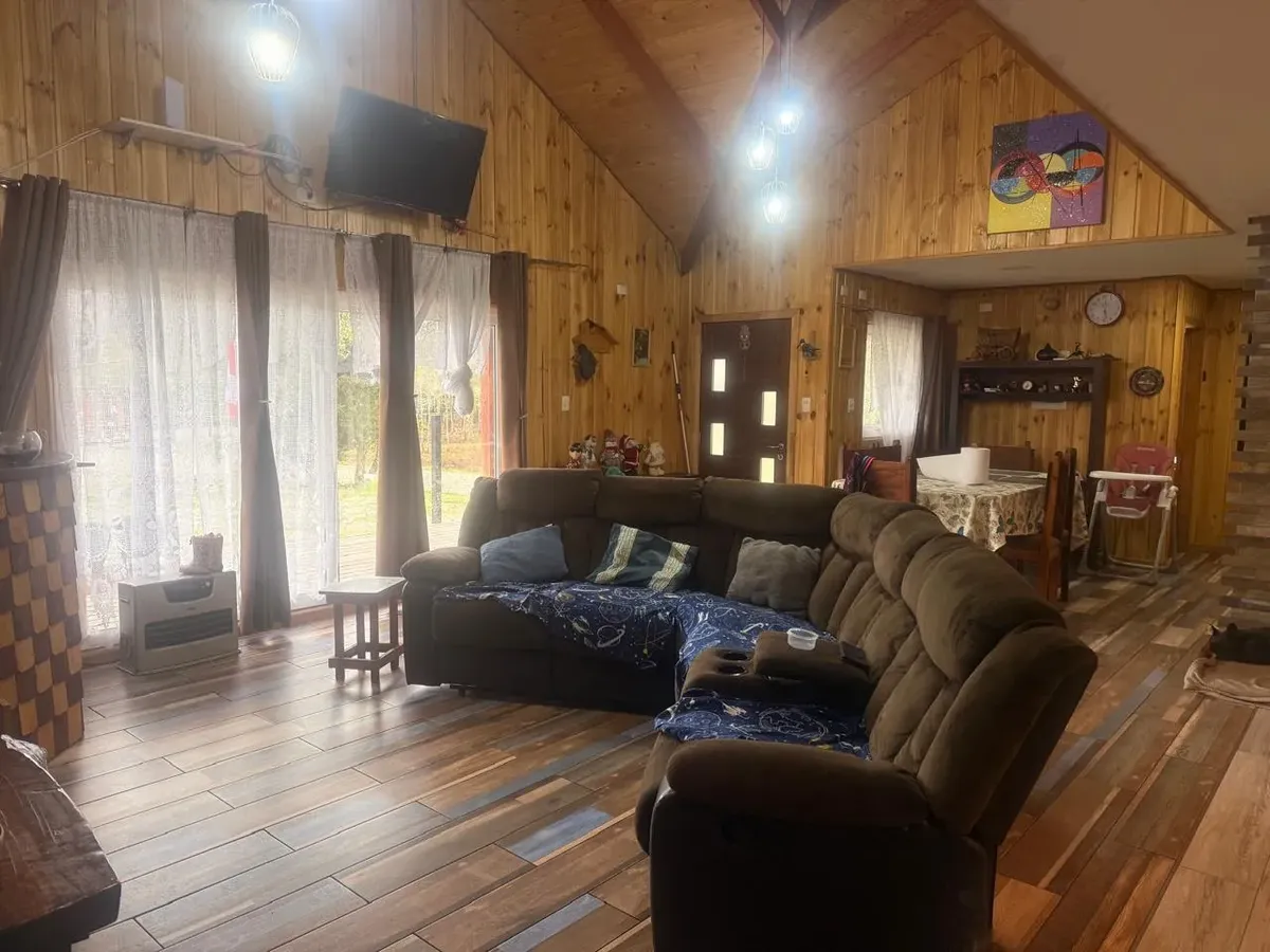 Imagen 2 de 8 de Vendo Casa De 243 M2 En Parcela De 10000 M2 Mixta