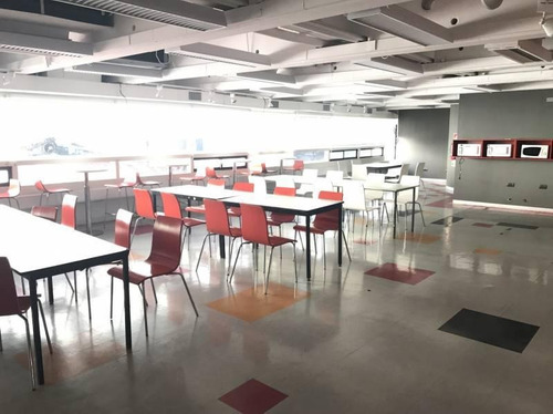 Imagen 20 de 30 de Edificio De Retail Y Oficinas Con 700 Puestos De Trabajo Oportunidad Única!