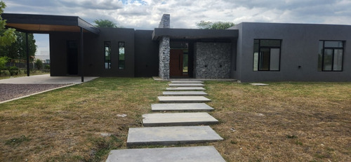 Casa Al Golf Con 3 Dormitorios En Everlinks, Lujan