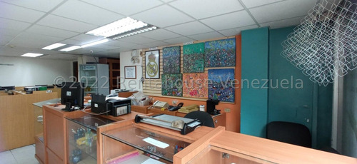 Vendo Estupendo Local Comercial Ubicado En La Pb De Edificio Residencial La Florida !!! Ideal Para Iniciar O Ampliar Cualquier Actividad Comercial, Exceptuando Restaurantes.!!!