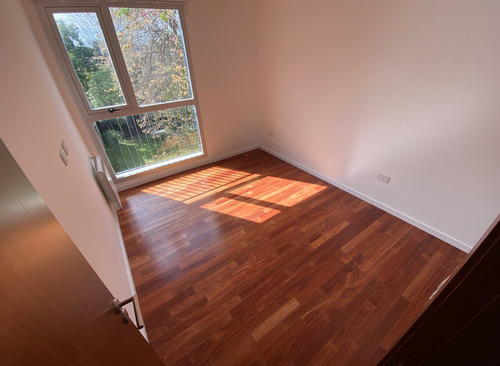 Departamennto En Venta De Tres Dormitorios, City Bell