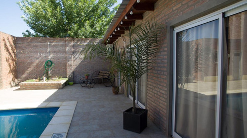 Imagen 13 de 16 de Casa De 3 Dormitorios Con Cochera Cerrada, Pileta Y Quincho En La Ciudad De Perez