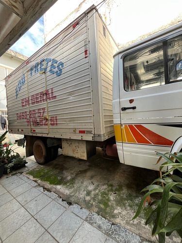 Baú Com Teto Solar Com Sofá Cama Cor Branca Baú Mede4/5