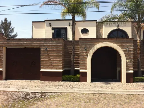 Hermosa Residencia En Jurica Con Bungalow Independiente T.1,050 M2, C.890 M2,..