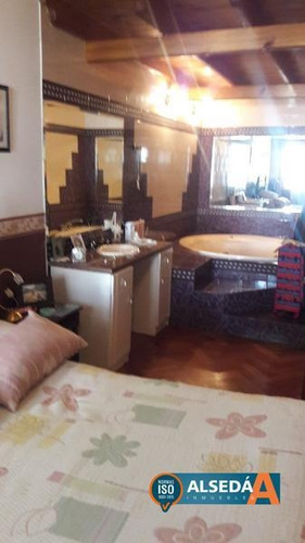 Casa De 3 Dormitorios , Cochera , Quincho Y Piscina , Excelente Calidad