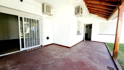 Casa 4 Amb Cochera Pileta Castelar Norte Permuta