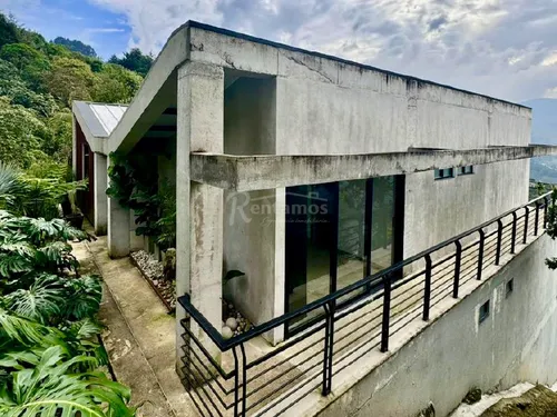 Casa En Venta En Loma Del Escobero. Cod V776075