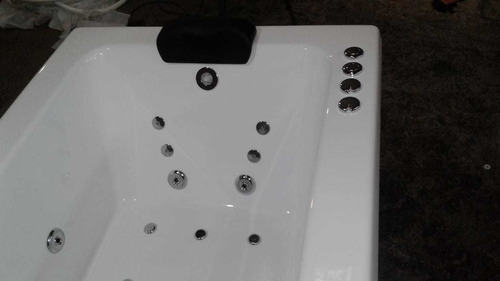 Imagen 6 de 10 de Jacuzzi Max Minimalista 180x80 14 Jet 1,5 Hp 2 Almohadas Kit