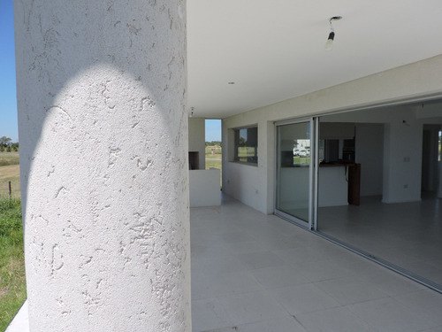 Casa A Estrenar En El Naudir Lote, A La Laguna.