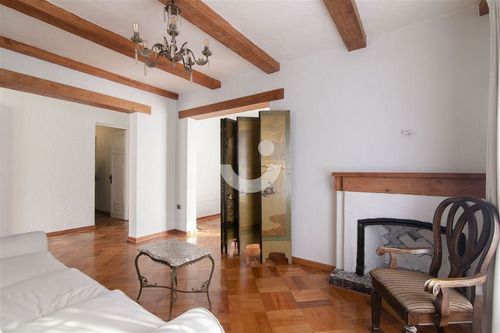 Hermosa Casa Colonial / Sector Residencial De Ñuñoa