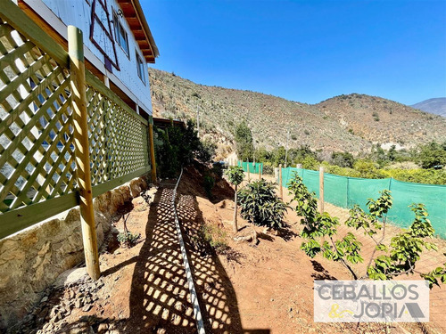 Casa En Venta De 3 Dorm. En Olmué