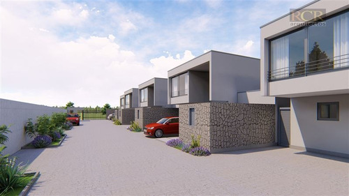 Casa En Venta De 3 Dormitorios En La Reina